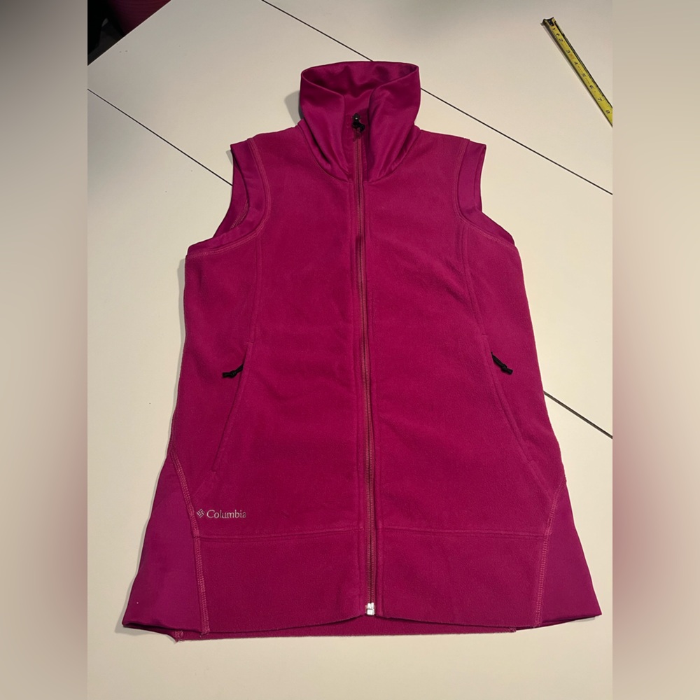 Columbia women’s medium outdoor sportswear zip up fleece vest dark pink
